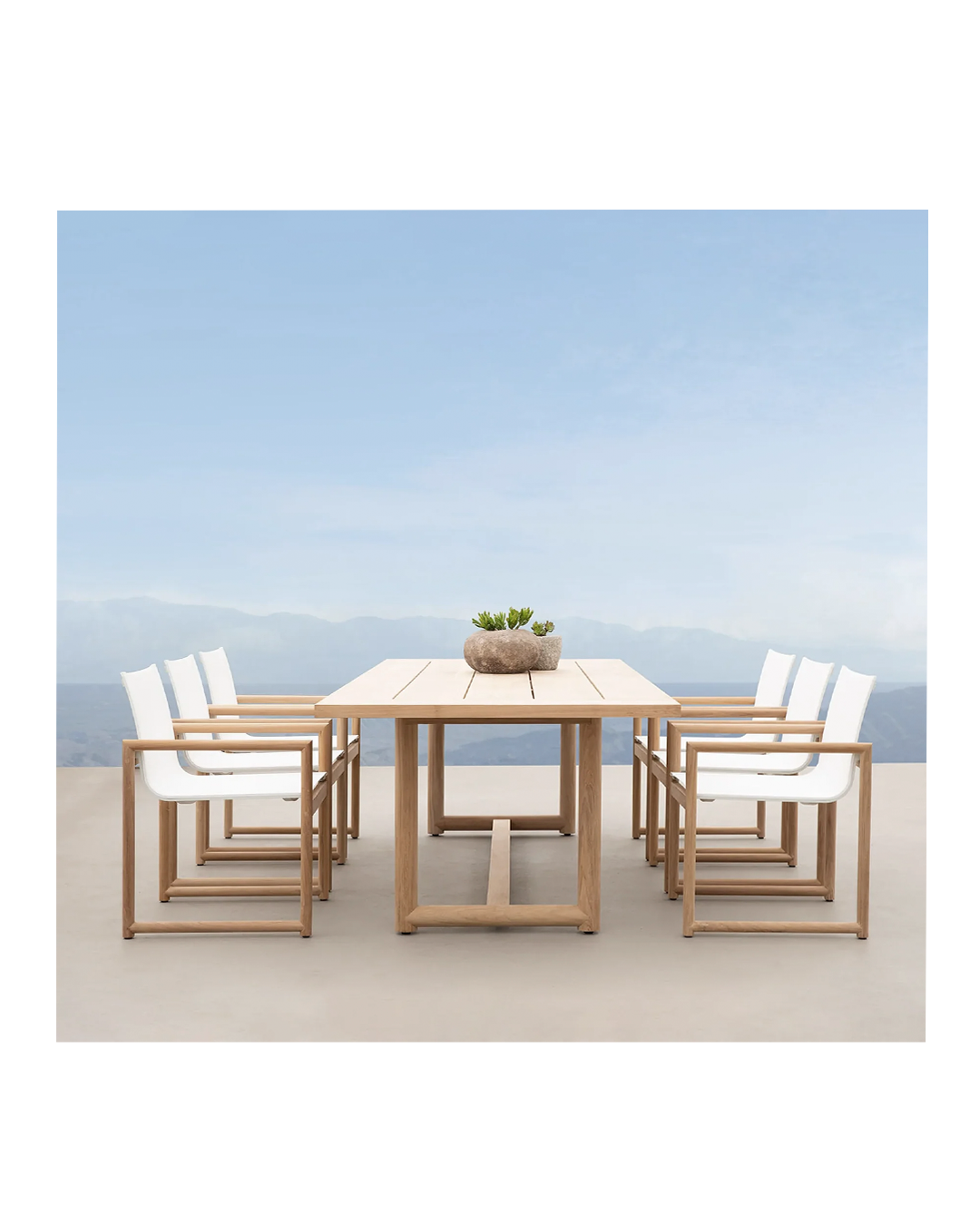 RIVIERA DINNING TABLE