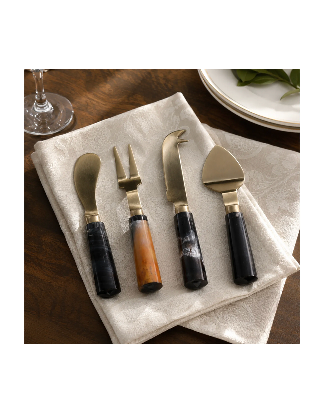 S/4 STRYKER HORN CHEESE KNIF SET IN GIF BOX