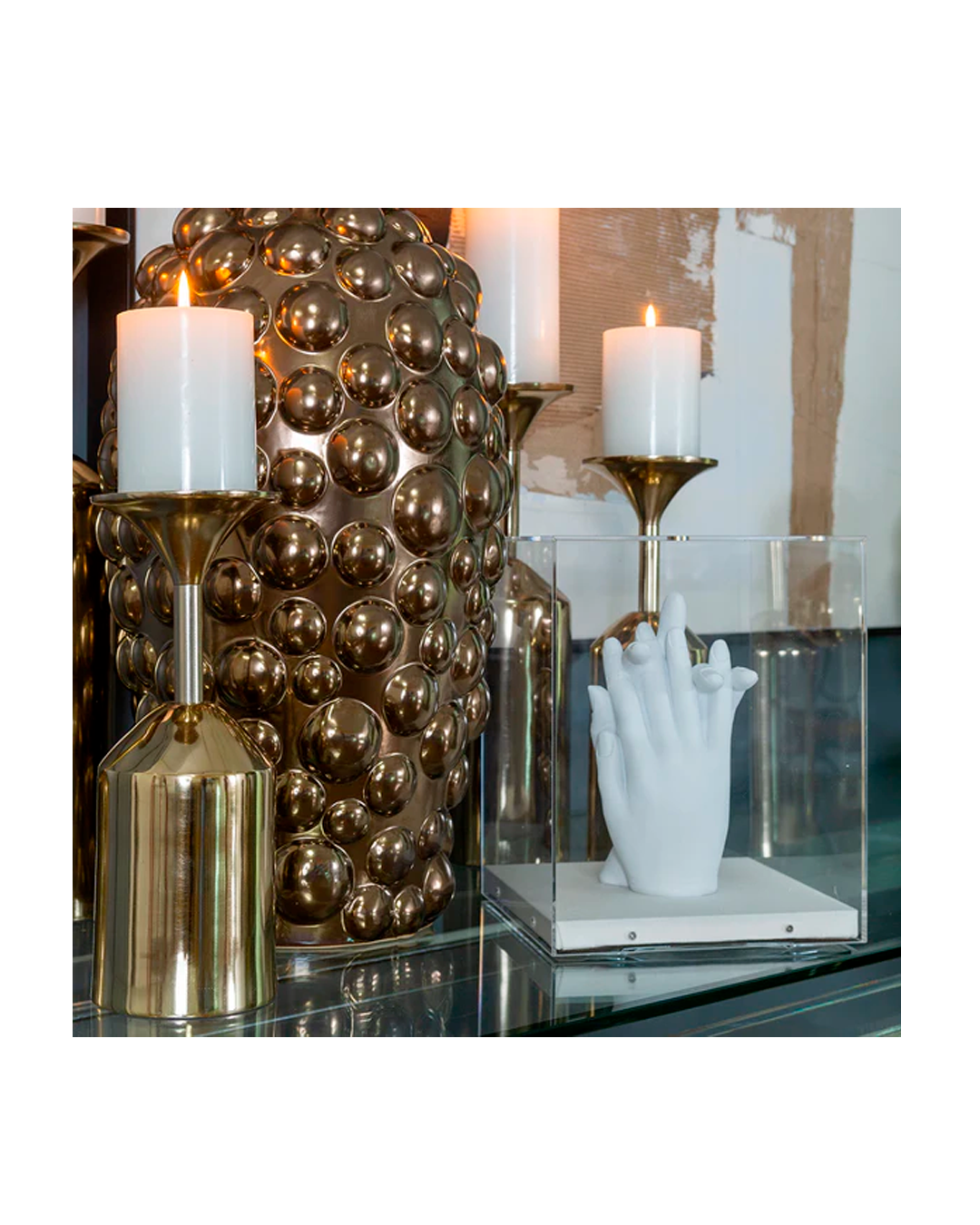 CLASPING HANDS STATUARY